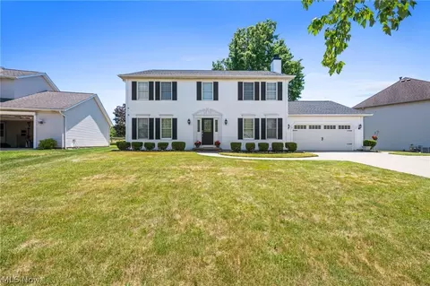10515 Lake Meadows Dr, Strongsville, OH 44136