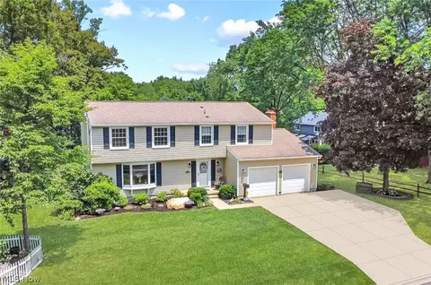 2932 Carters Grove Rd, Cuyahoga Falls, OH 44223