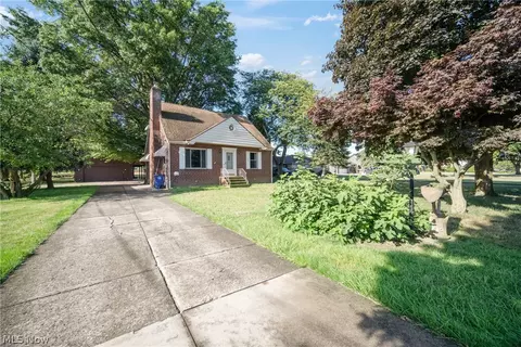 10101 Biddulph Rd, Brooklyn, OH 44144