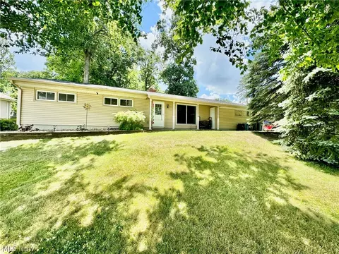9195 Glenwood Trl, Brecksville, OH 44141