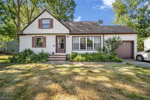 4980 Corliss Rd, Lyndhurst, OH 44124