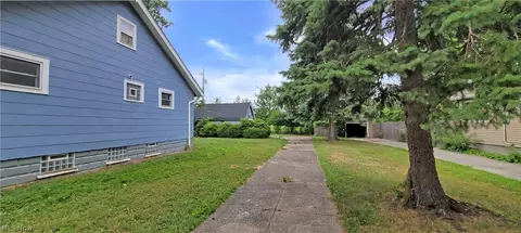 Exterior - 1550 E 219th St, Euclid, OH 44117 photo 3 of 5