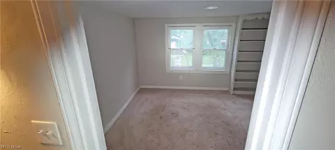 Bedroom - 1550 E 219th St, Euclid, OH 44117 photo 4 of 5
