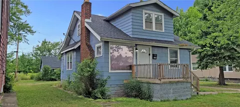 Exterior - 1550 E 219th St, Euclid, OH 44117 photo 2 of 5