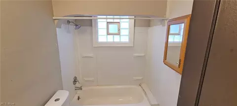 Bath - 1550 E 219th St, Euclid, OH 44117 photo 1 of 1