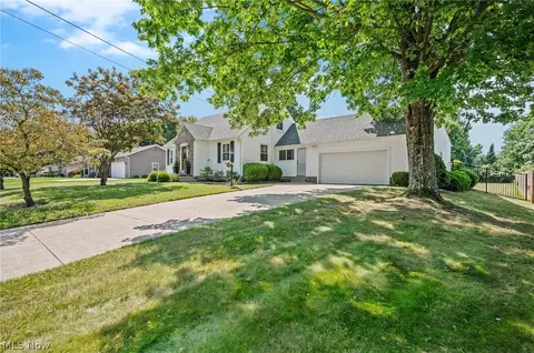97 Nutwood Dr, Tallmadge, OH 44278