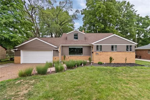 25034 Sunset Oval, North Olmsted, OH 44070