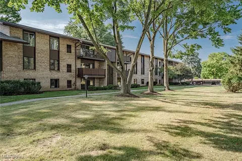 16490 Heather Ln #T304, Middleburg Heights, OH 44130