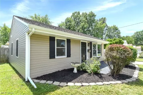 Exterior - 623 Case Ave, Elyria, OH 44035 photo 3 of 12
