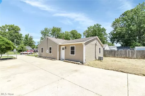 Exterior - 623 Case Ave, Elyria, OH 44035 photo 8 of 12