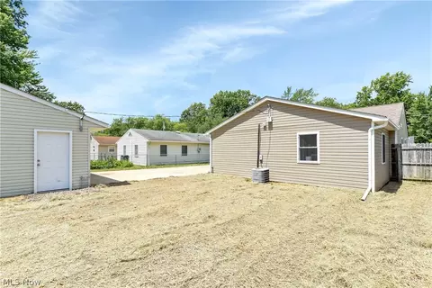 Exterior - 623 Case Ave, Elyria, OH 44035 photo 11 of 12