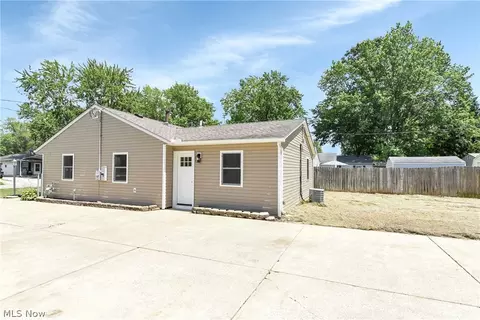 Exterior - 623 Case Ave, Elyria, OH 44035 photo 7 of 12