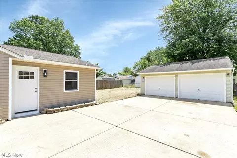 Exterior - 623 Case Ave, Elyria, OH 44035 photo 6 of 12