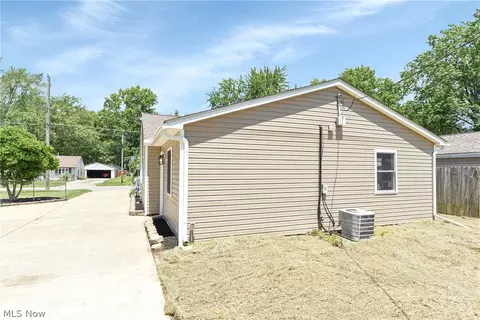 Exterior - 623 Case Ave, Elyria, OH 44035 photo 9 of 12