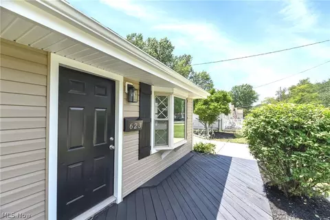 Exterior - 623 Case Ave, Elyria, OH 44035 photo 4 of 12