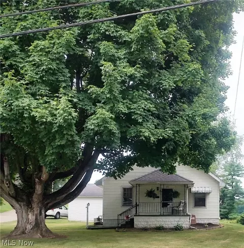 515 Cross St, Newcomerstown, OH 43832
