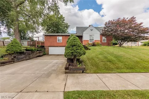 220 E Wilbeth Rd, Akron, OH 44301 photo 1