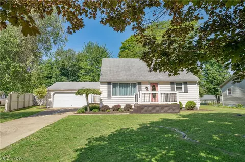 13 Sandy Dr, New Middletown, OH 44442
