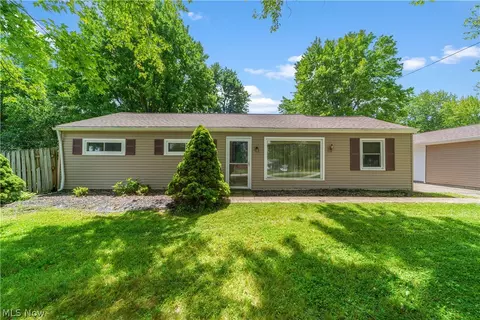 3734 Applewood Dr, Brunswick, OH 44212