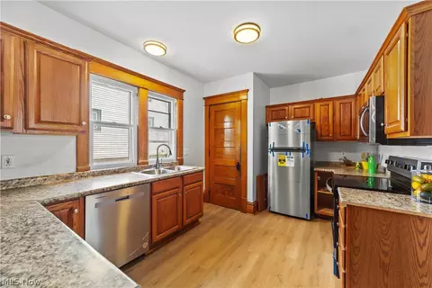 Kitchen - 134 Summit St, Wadsworth, OH 44281 photo 1 of 2
