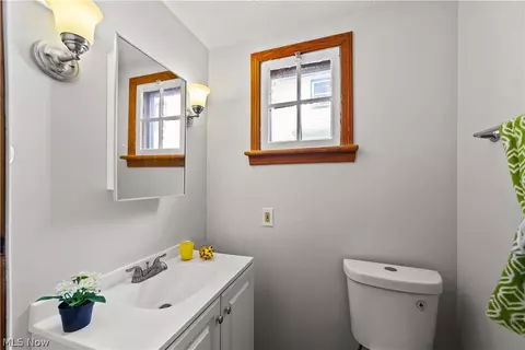 Bath - 134 Summit St, Wadsworth, OH 44281 photo 1 of 2