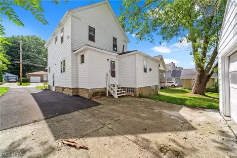 Exterior - 134 Summit St, Wadsworth, OH 44281 photo 4 of 5