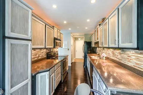 Kitchen - 109 Olson Spur, Munroe Falls, OH 44262 photo 2 of 2