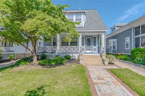 1061 Summit Ave, Lakewood, OH 44107