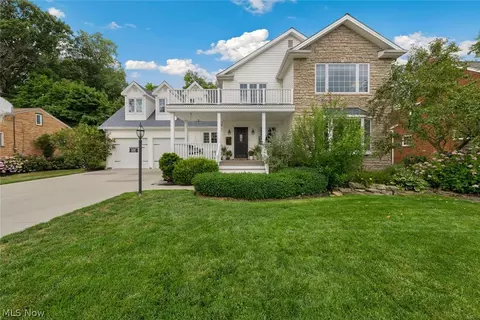 332 Kenmore Dr, Bay Village, OH 44140