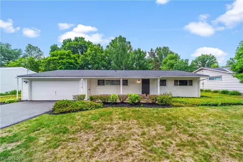 5270 Dogwood Trl, Lyndhurst, OH 44124