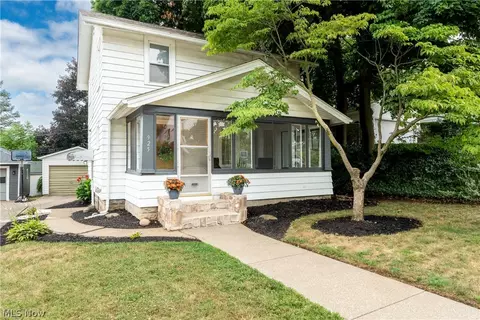 925 Roosevelt St NE, Massillon, OH 44646