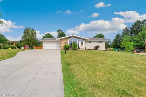 4051 Rollingview Dr, Seven Hills, OH 44131 photo 3