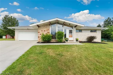 4051 Rollingview Dr, Seven Hills, OH 44131