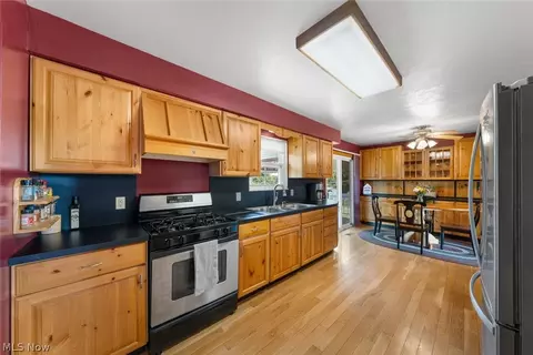 4051 Rollingview Dr, Seven Hills, OH 44131 photo 9