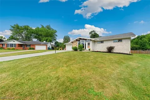 4051 Rollingview Dr, Seven Hills, OH 44131 photo 4