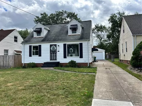5211 Henry St, Maple Heights, OH 44137