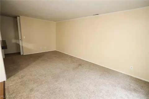7325 Foxmill Rd, Mentor, OH 44060 photo 8