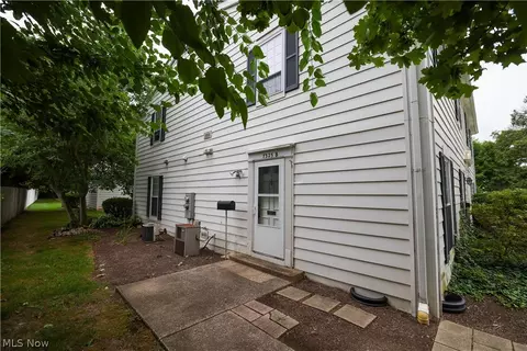 7325 Foxmill Rd, Mentor, OH 44060