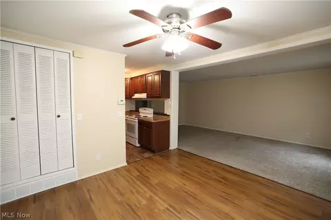 7325 Foxmill Rd, Mentor, OH 44060 photo 4