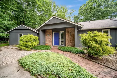 21979 Meadows Edge Ln, Strongsville, OH 44149