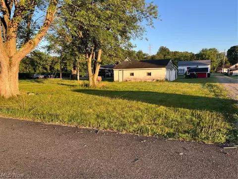 508 Adams St, Conesville, OH 43821 photo 4