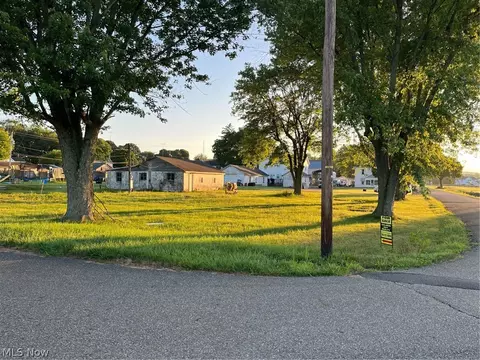 508 Adams St, Conesville, OH 43821 photo 2