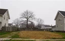2415 Coventry Blvd NE, Canton, OH 44705