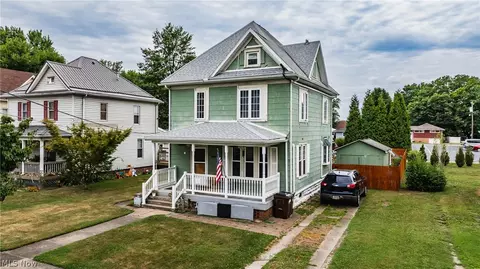 213 Elm St, Belpre, OH 45714