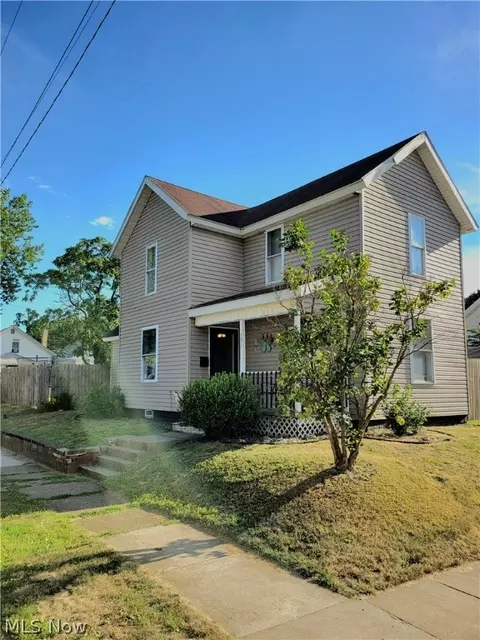 331 S 8th St, Coshocton, OH 43812