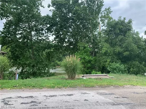 Devols Dam Rd, Marietta, OH 45750