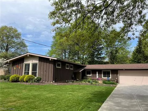 10660 King Coe Ln, Strongsville, OH 44149