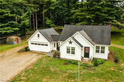 612 Schneiders Crossing Rd NW, Dover, OH 44622