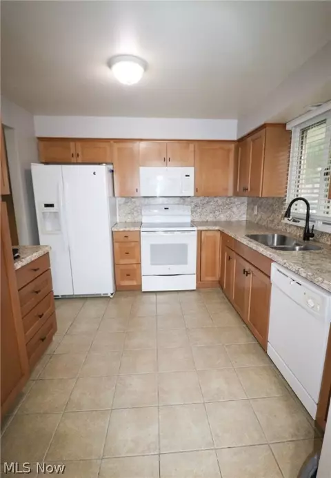 Kitchen - 1701 Tower Blvd, Lorain, OH 44053 photo 2 of 2