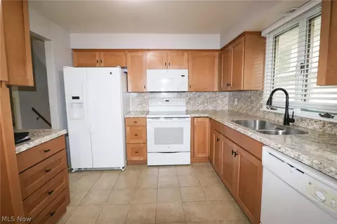 Kitchen - 1701 Tower Blvd, Lorain, OH 44053 photo 1 of 2